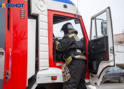 Вагончик загорелся в селе под Волжским