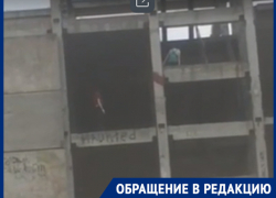 "Подростки прыгают через пролеты в долгострое", - волжанка