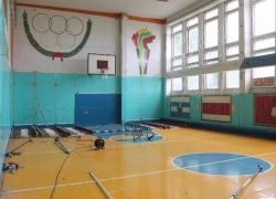 Среднеахтубинским школьникам предложили заниматься физкультурой на улице- в спортзалах опасно