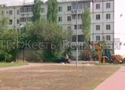 Установка дорожного знака в Волжском едва не обернулась катастрофой: поврежден газопровод