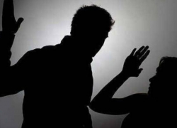 Неоднократно судимый волжанин убил возлюбленную, заподозрив ее в измене