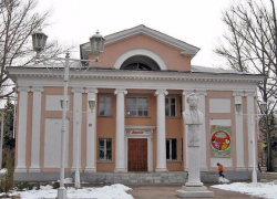 "Наследство Бахрама" встретит жителей Волжского в театре