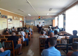 Сотрудники ГАИ провели разъяснительную беседу с водителями волжской автоколонны