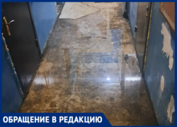 «Тонем неделю!»: в волжском доме пожилая жительница получила травмы из-за опасного состояния подъезда 