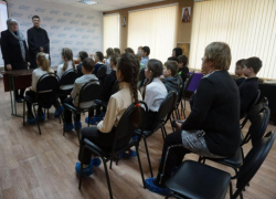 Первыми посетителями Музея православной книги в Волжском стали школьники
