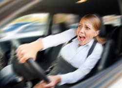 На волгоградской трассе в ДТП с участием двух автоледи пострадал пассажир-мужчина