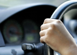 Под Волгоградом 19-летний юноша угнал машину соседа и врезался в забор