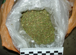 Под Волгоградом при досмотре авто обнаружена крупная партия наркотиков