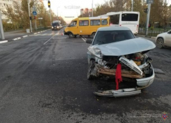 Две аварии произошли из-за маневров на перекрестке