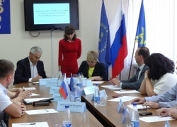 Гусева и Глухов подписали соглашение о сотрудничестве