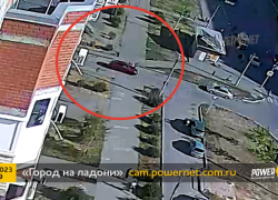Курьера на велосипеде сбила машина в Волжском: видео