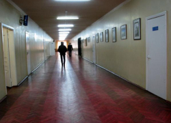 Под Волгоградом безумный родственник изрезал учительницу на глазах у школьников