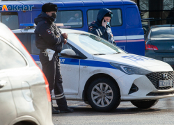 В Волжском «Жигули» наехали на микроавтобус: пассажир последнего попал в больницу