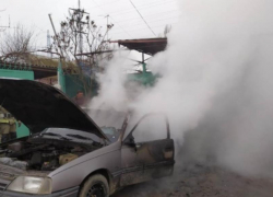 Сгорела дотла: в Волжском вспыхнула машина