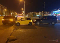 В массовом ДТП в Волжском пострадала пассажирка «Оки»