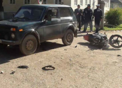 Под Волгоградом «Нива» врезалась в мопед