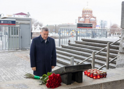 Губернатор Волгоградской области почтил память жертв теракта декабря 2013 года