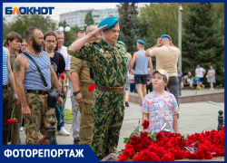 В Волжском отметили 95-ю годовщину ВДВ митингом у памятника воинам-интернационалистам