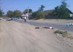 В Камышине мотоциклист насмерть сбил пенсионерку и погиб сам