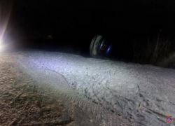 Недалеко от Волжского иномарка перевернулась на обочине: есть пострадавший