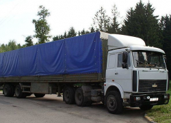 В Волжском не смогли разъехаться грузовики