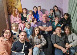 «Ты — моя мама?» — и все меняется навсегда. История семьи из Волжского с 14-ю детьми