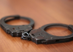 Угрожая ножом, волжанка с подельником ограбили ее бывшего мужа