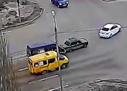 Маршрутка догнала "ВАЗ" в Волжском