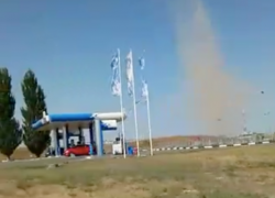 Три человека эвакуировали из-за пожара в Волжском