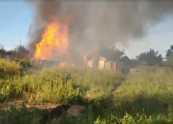 Масштабный пожар в СНТ Волжского сняли на видео