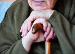 Разбойная пара проникла в дом к волжанке, избила ее и украла 3000 рублей