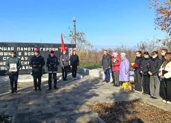 В Волжском чествовали героев войны у Братской могилы