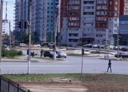 Водитель "четырнадцатой" устроил ДТП на опасном участке дороги в Волжском