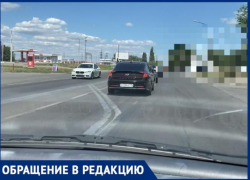 Две противоречивые разметки на дороге в Волжском создают аварийные ситуации: видео