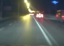 В Волжском работник автосервиса скрывался от инспекторов ДПС на чужой машине: видео
