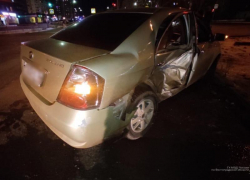 Девушка пострадала во встречном столкновении авто на перекрестке в Волжском