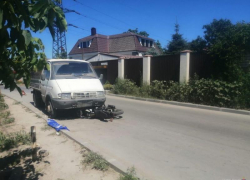 Мотоциклист и 19-летняя пассажирка разбились в Волгограде