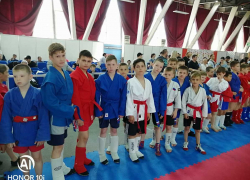 Чертову дюжину медалей привезли волжские самбисты с соревнований