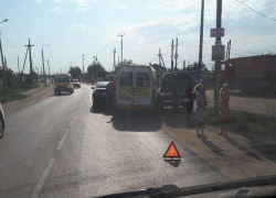 Маршрутку №14а зажали две иномарки на Зеленом