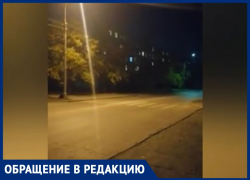 «При мне чуть двоих не сбили», - жители о пешеходном переходе в Волжском