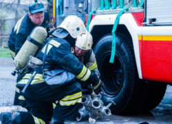 В кирпичном гараже в Волжском случился пожар