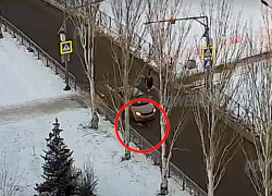 Ребенка сбили по дороге в гимназию на пешеходном переходе в Волжском: видео