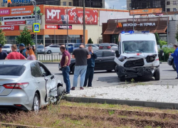 Серьезная авария с участием кареты скорой помощи и иномаркой в Волжском