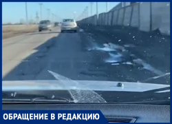 Жители поселка в Волжском не могут добиться ремонта дороги у кладбища