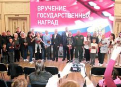 В Волжском прошла церемония передачи посмертных наград родным погибших военнослужащих