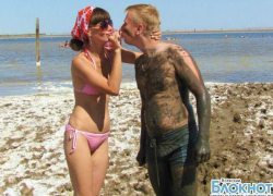 Подруги поздравляют Диляру с рождением дочки и наступающим 8 марта