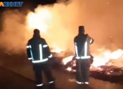 Огромный пожар под звуки салюта разгорелся в Волжском на День города