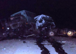 Лобовое столкновение двух фур под Волгоградом: 2 погибли и 2 ранены