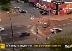Дважды перевернулся в воздухе: в Волжском спасают искалеченного в страшном ДТП мотоциклиста 