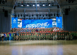 Равнение на Победу: 400 юных лидеров готовятся к главному параду Волгограда